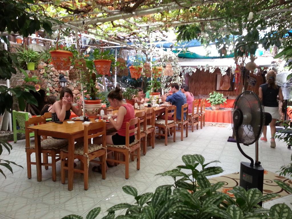 Ferah Hostel Monica'S Place Fethiye Buitenkant foto