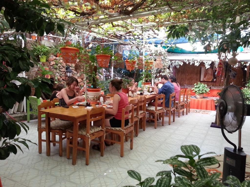 Ferah Hostel Monica'S Place Fethiye Buitenkant foto