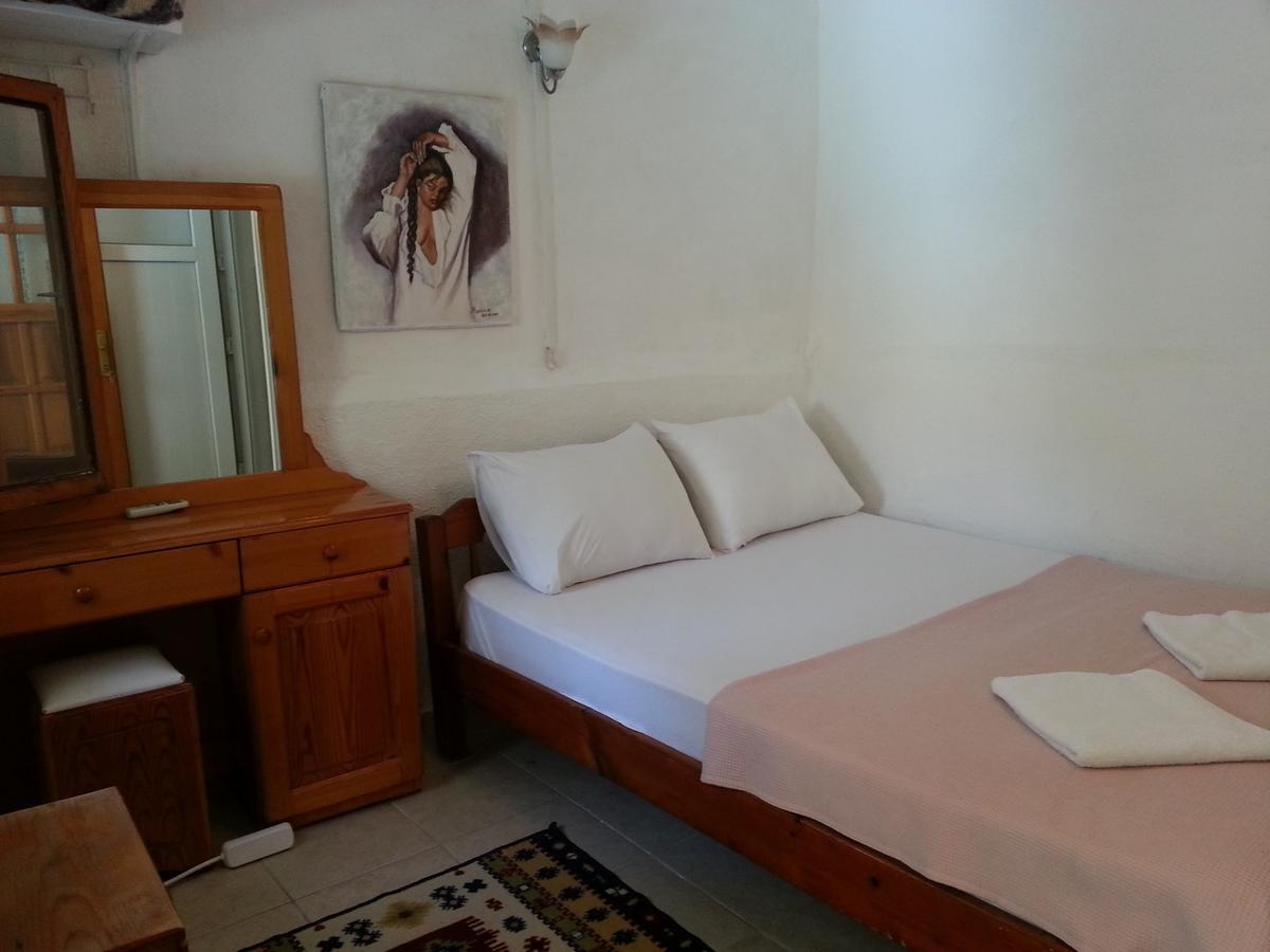 Ferah Hostel Monica'S Place Fethiye Kamer foto