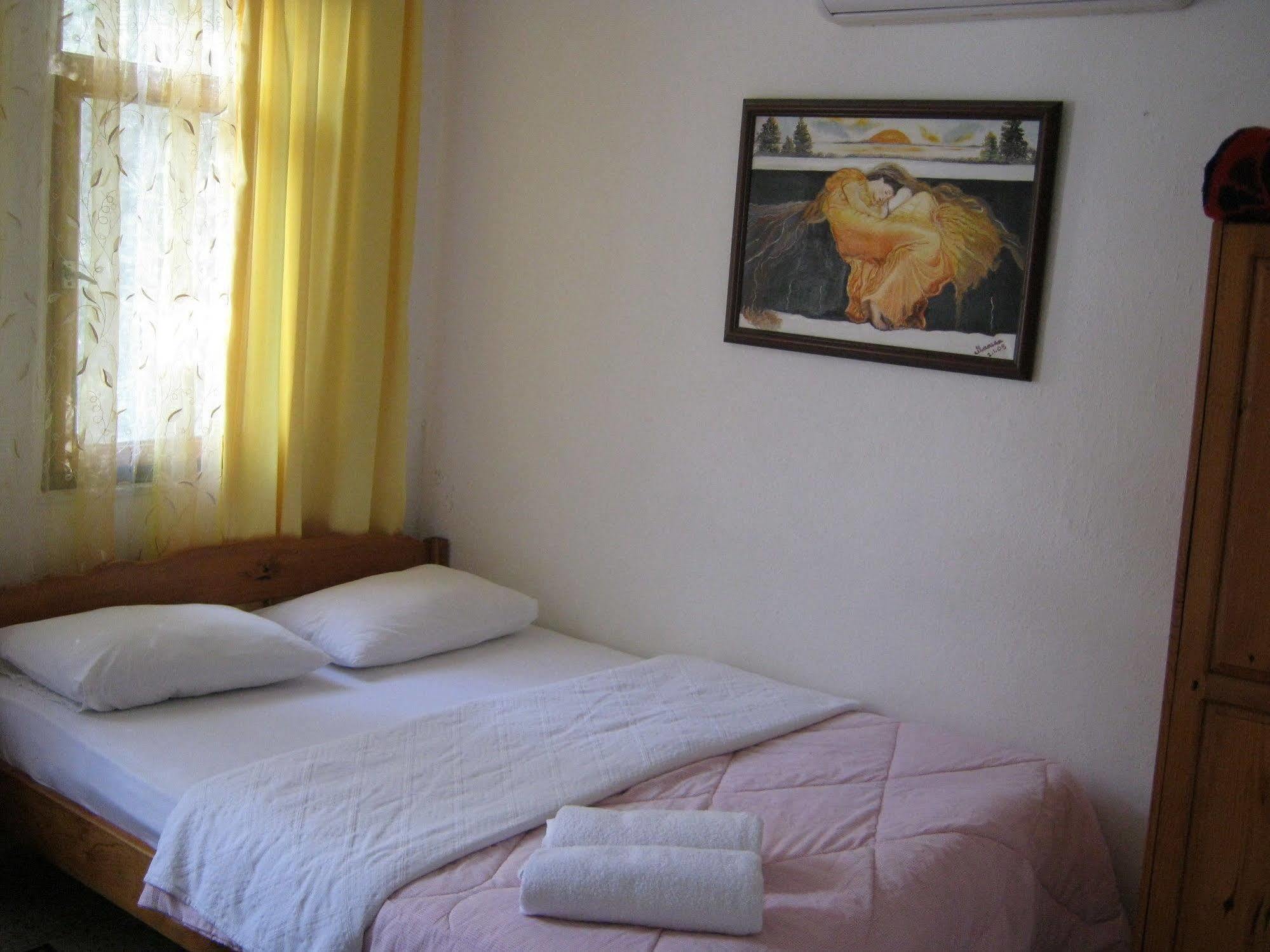 Ferah Hostel Monica'S Place Fethiye Buitenkant foto
