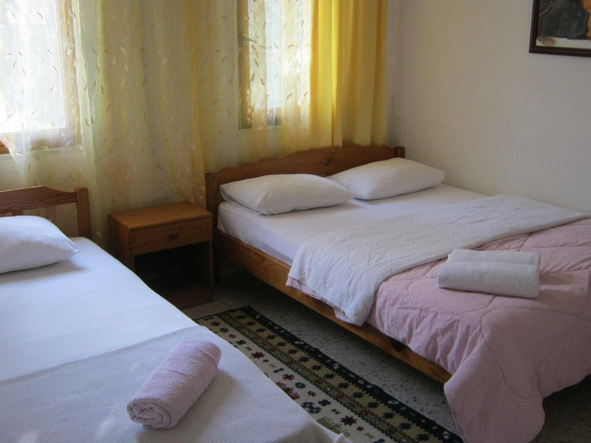 Ferah Hostel Monica'S Place Fethiye Buitenkant foto