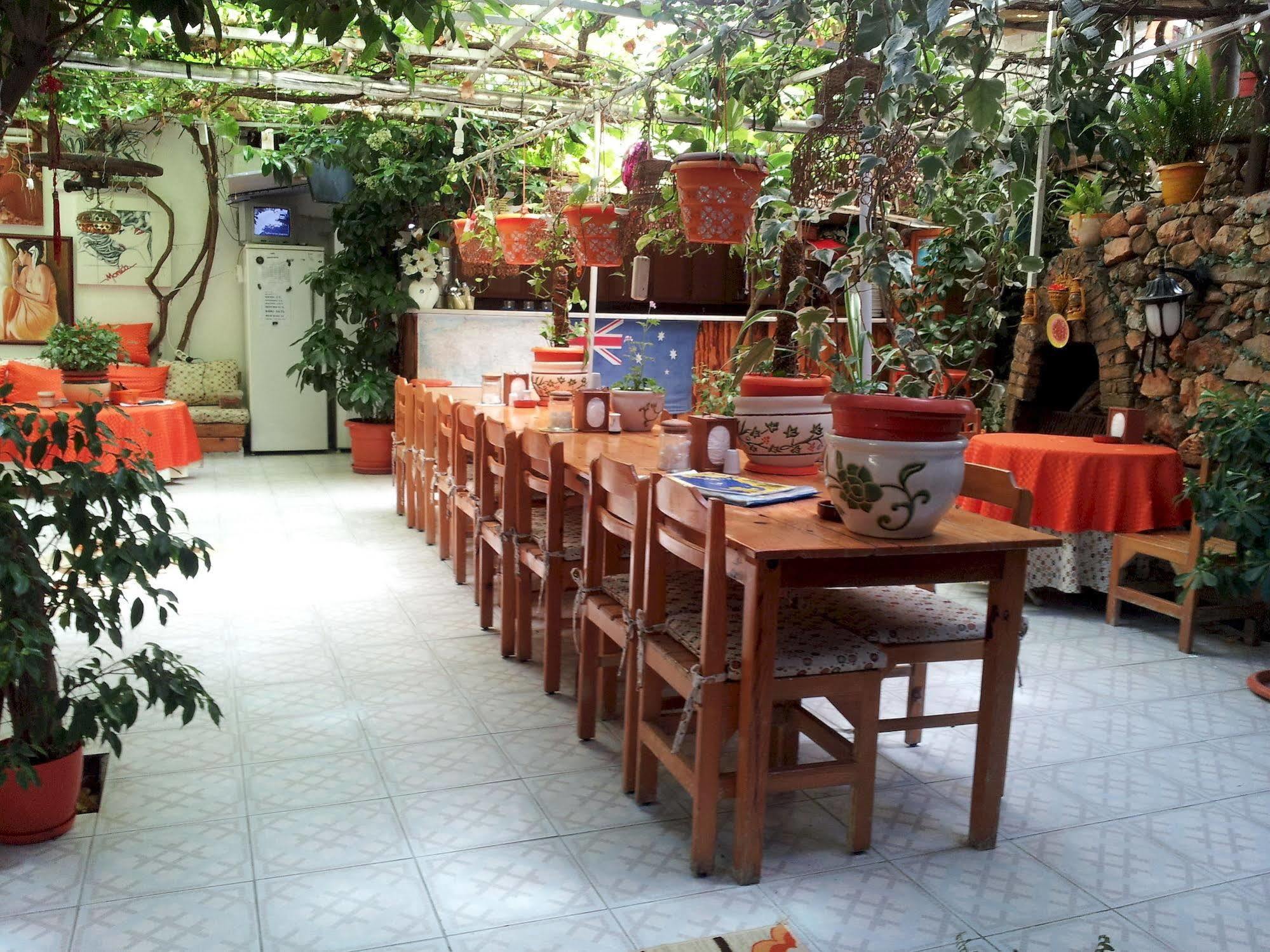 Ferah Hostel Monica'S Place Fethiye Buitenkant foto